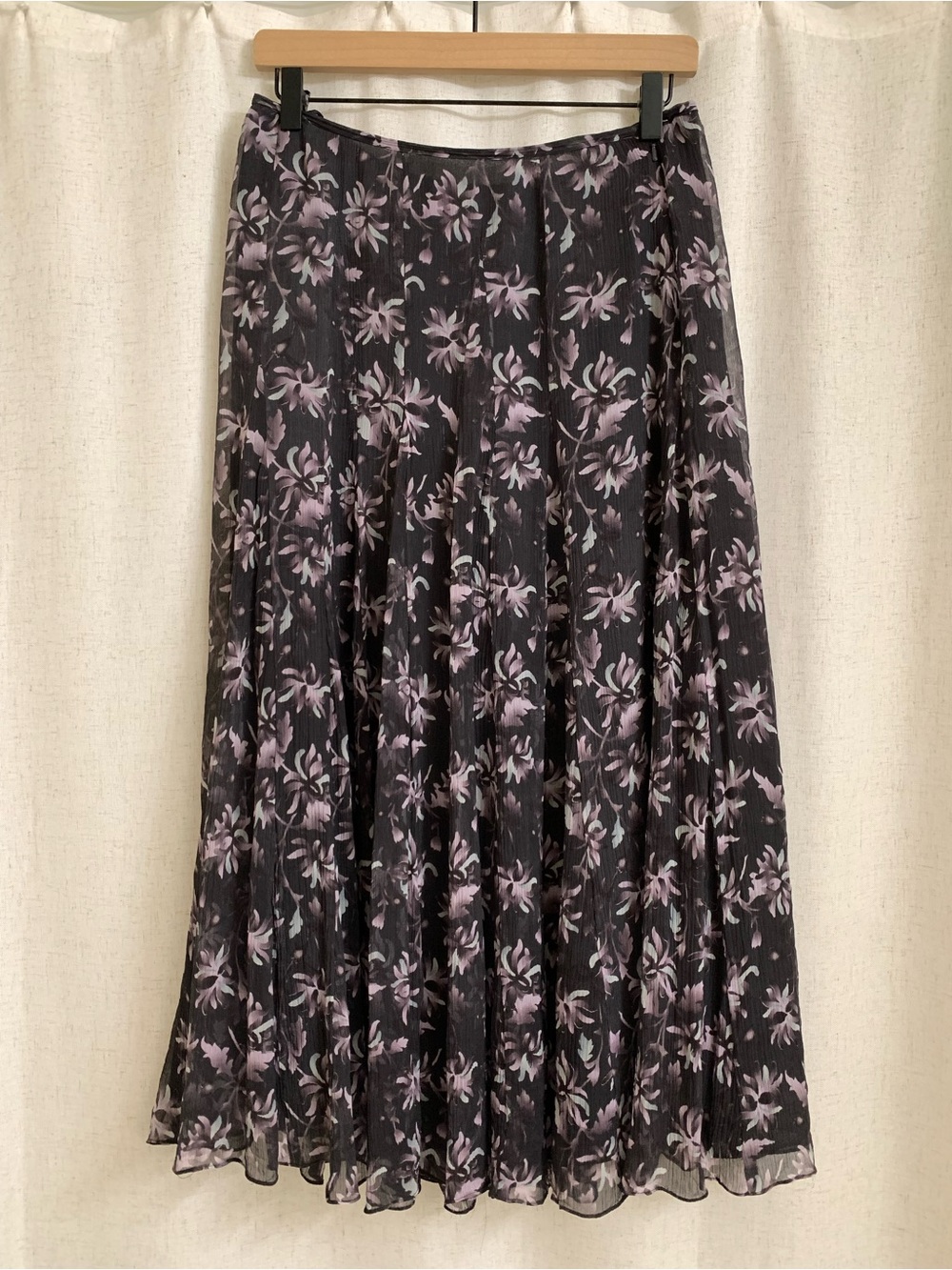 Jones New York 100% Silk Black Purple Midi Skirt Lilac Floral Print size 6-8